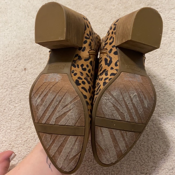 Leopard print booties size 9.5 - Picture 2 of 5